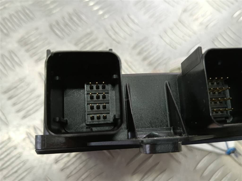 блок управления srs (air bag) FORD Fusion 1.4 AMT (80 л.с.)Fusion  I рестайлинг (2005—2012) Хетчбэк 1438907, 980 рублей, Москва