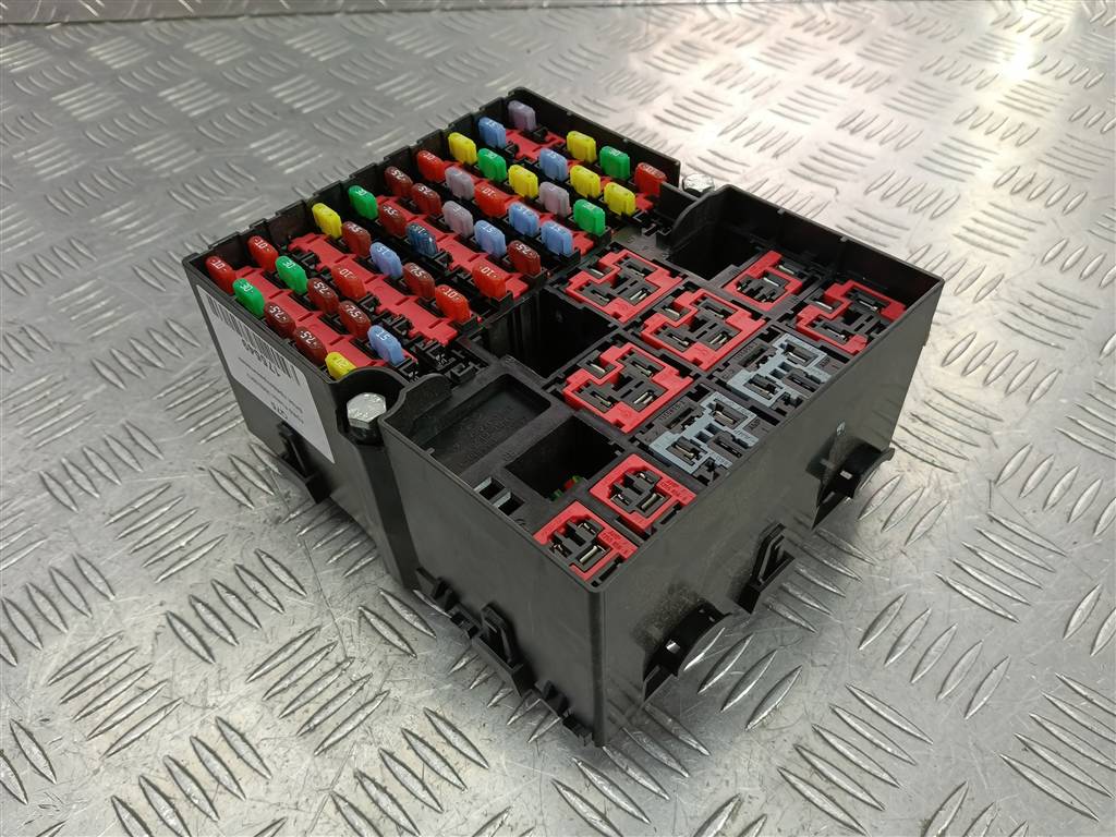 блок предохранителей FORD Fusion 1.4 AMT (80 л.с.)Fusion  I рестайлинг (2005—2012) Хетчбэк 1475040, 1550 рублей, Москва