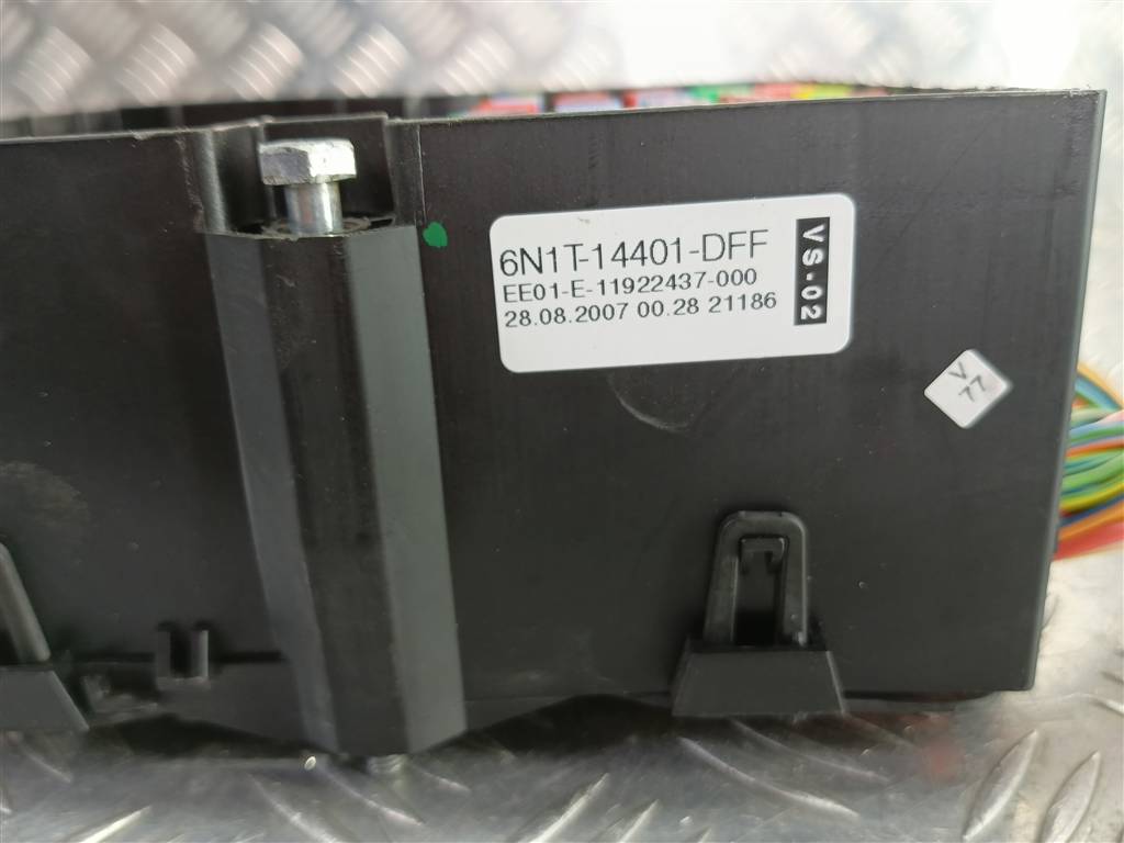 блок предохранителей FORD Fusion 1.4 AMT (80 л.с.)Fusion  I рестайлинг (2005—2012) Хетчбэк 1475040, 1550 рублей, Москва