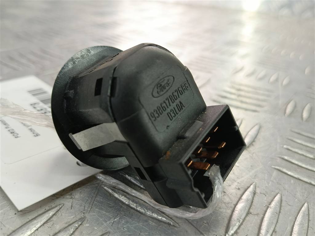 кнопка регулировки зеркал FORD Fusion 1.4 AMT (80 л.с.)Fusion  I рестайлинг (2005—2012) Хетчбэк 4495427, 520 рублей, Москва