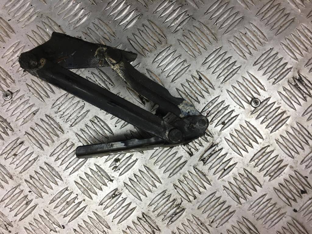 петля капота Volkswagen Crafter  A9067500021, 860 рублей, Москва