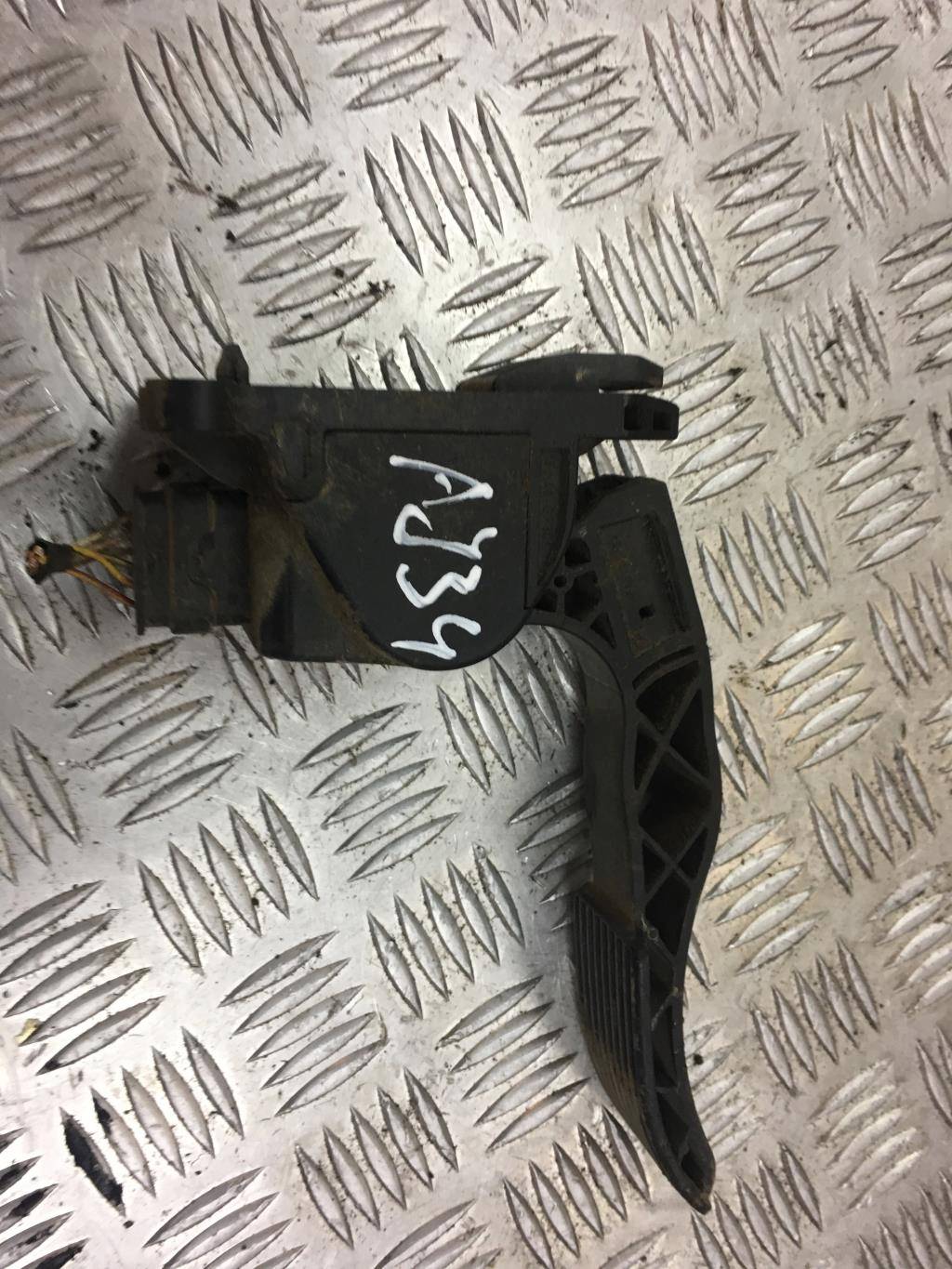 педаль газа Volkswagen Crafter  A9063000404, 1320 рублей, Москва