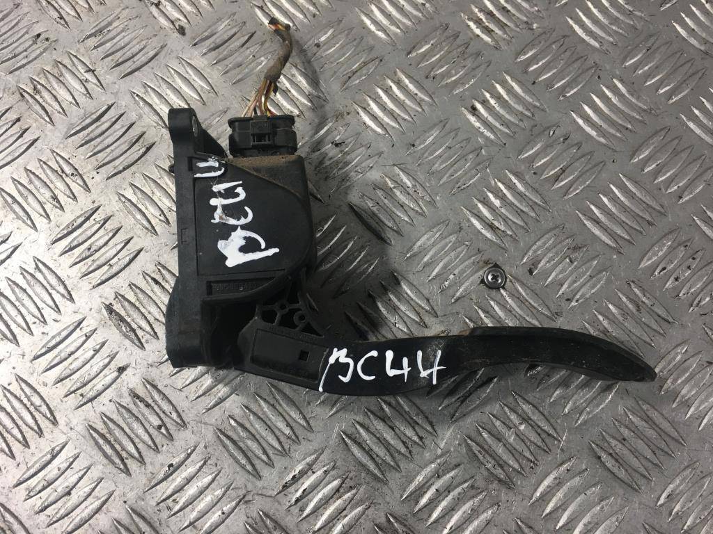 педаль газа Volkswagen Crafter  A9063000404, 1550 рублей, Москва