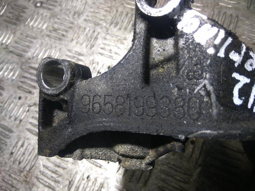 кронштейн генератора Citroen Berlingo  9658199380, 1320 рублей, Москва