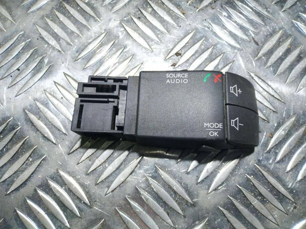 переключатель музыки подрулевой Opel Vivaro, 860 рублей, Москва