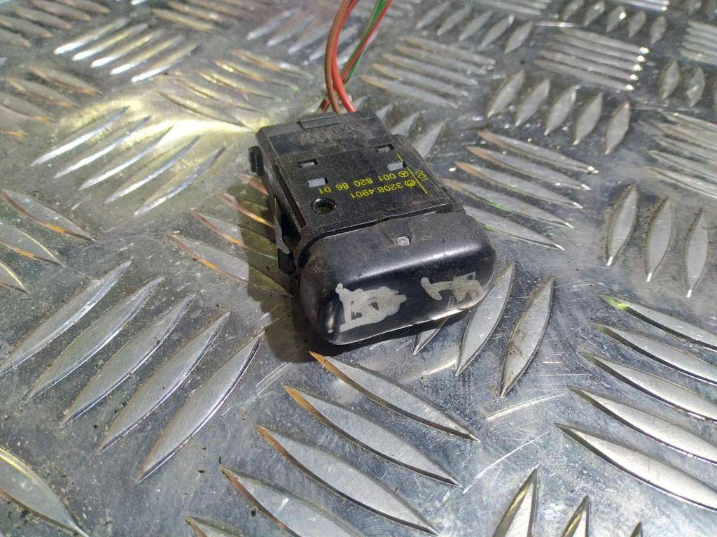 кнопка аварийного отключения топлива MERCEDES-BENZ Vito  A0018208601, 750 рублей, Москва