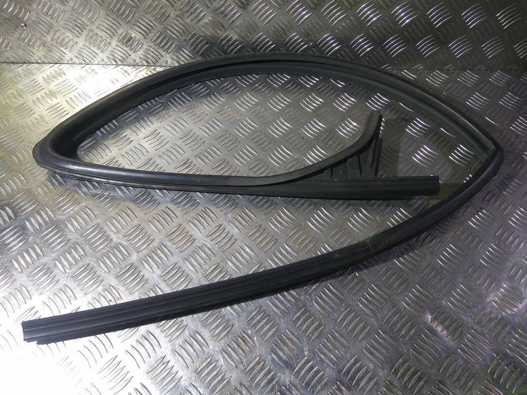 уплотнитель стекла Hyundai Grand Starex  825404H000, 980 рублей, Москва