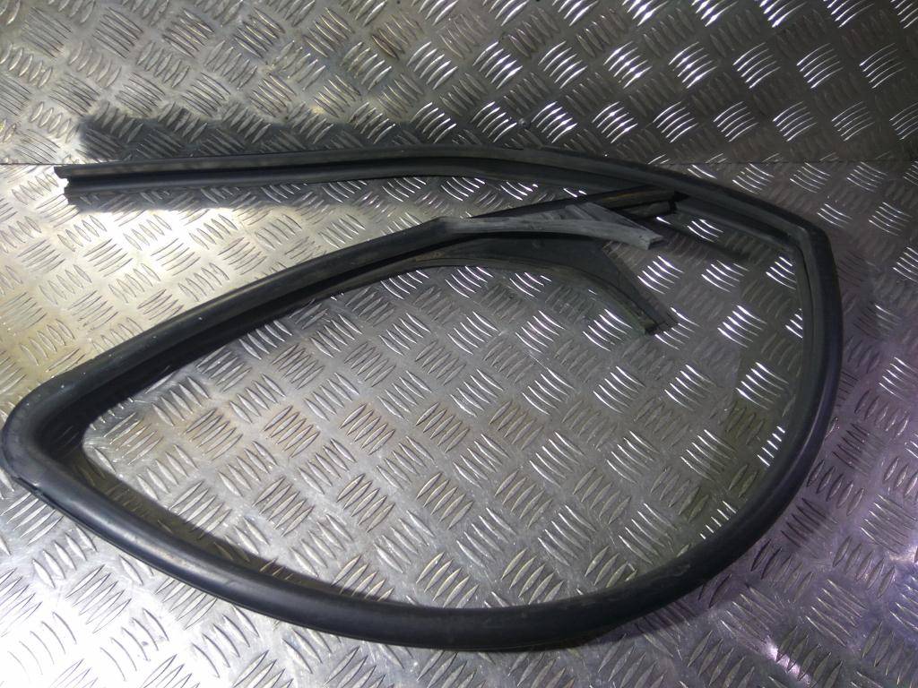 уплотнитель стекла Hyundai Grand Starex  825404H000, 980 рублей, Москва