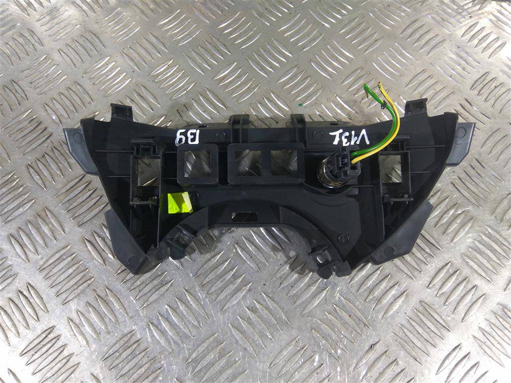 накладка торпедо Peugeot Partner  8231LE, 750 рублей, Москва