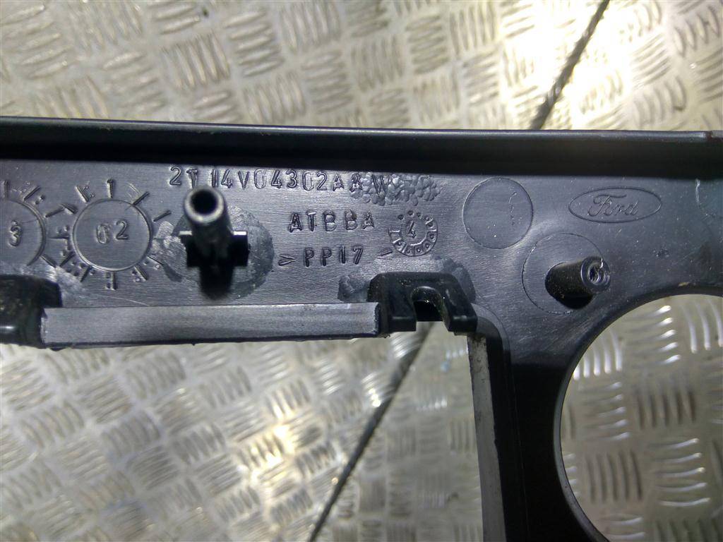 накладка торпедо FORD Tourneo Connect  4397110, 1550 рублей, Москва