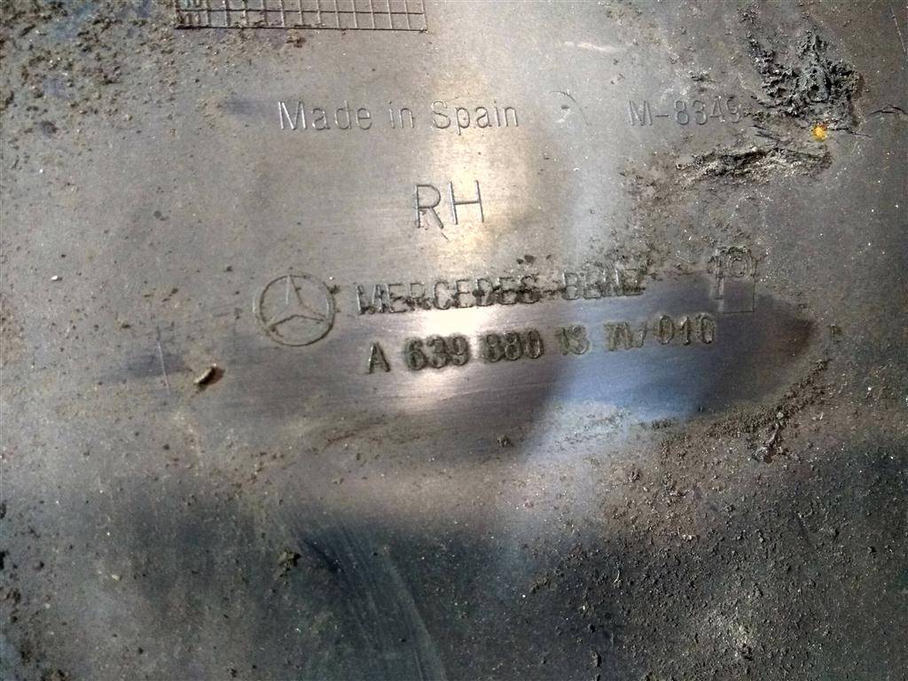 клык заднего бампера MERCEDES-BENZ Vito  A6398801571, 1900 рублей, Москва