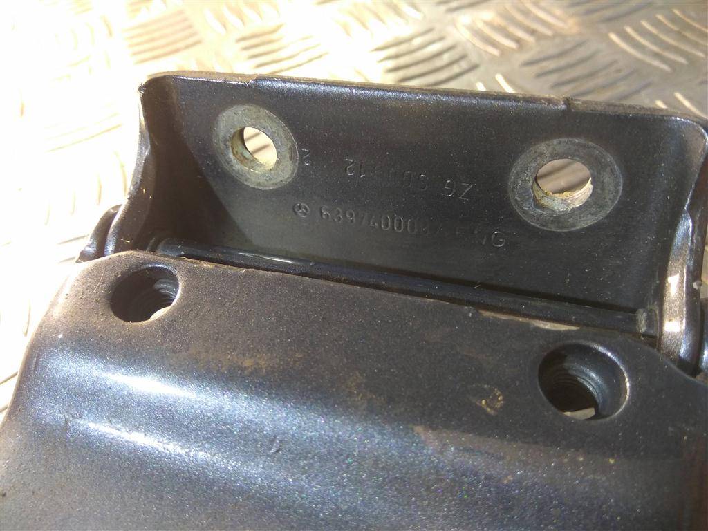 петля крышки багажника MERCEDES-BENZ Vito  A6397400037, 750 рублей, Москва