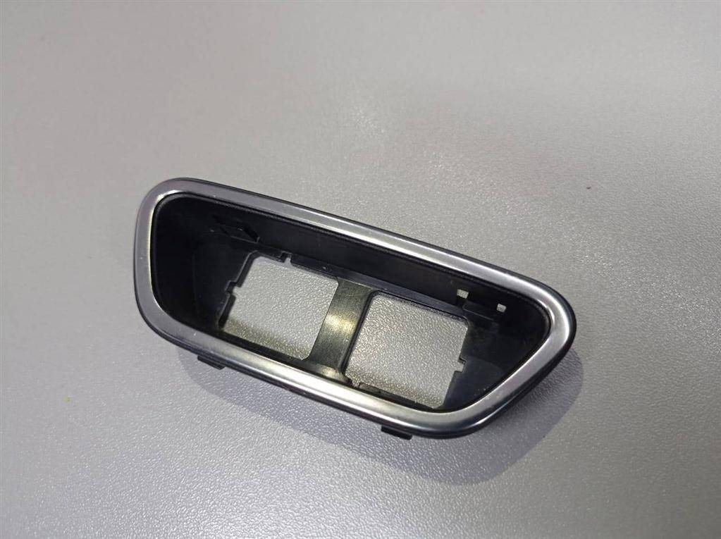 накладка торпедо MERCEDES-BENZ Vito  251636160R, 1320 рублей, Москва