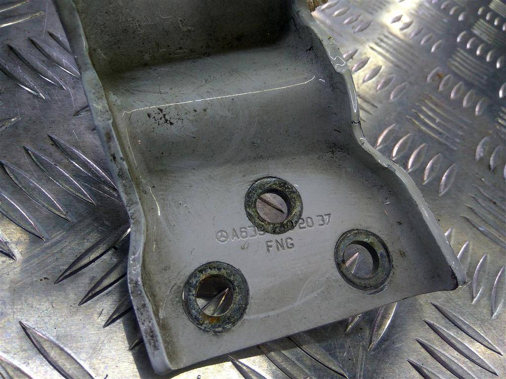 петля двери распашной MERCEDES-BENZ Vito  A6397402037, 1900 рублей, Москва