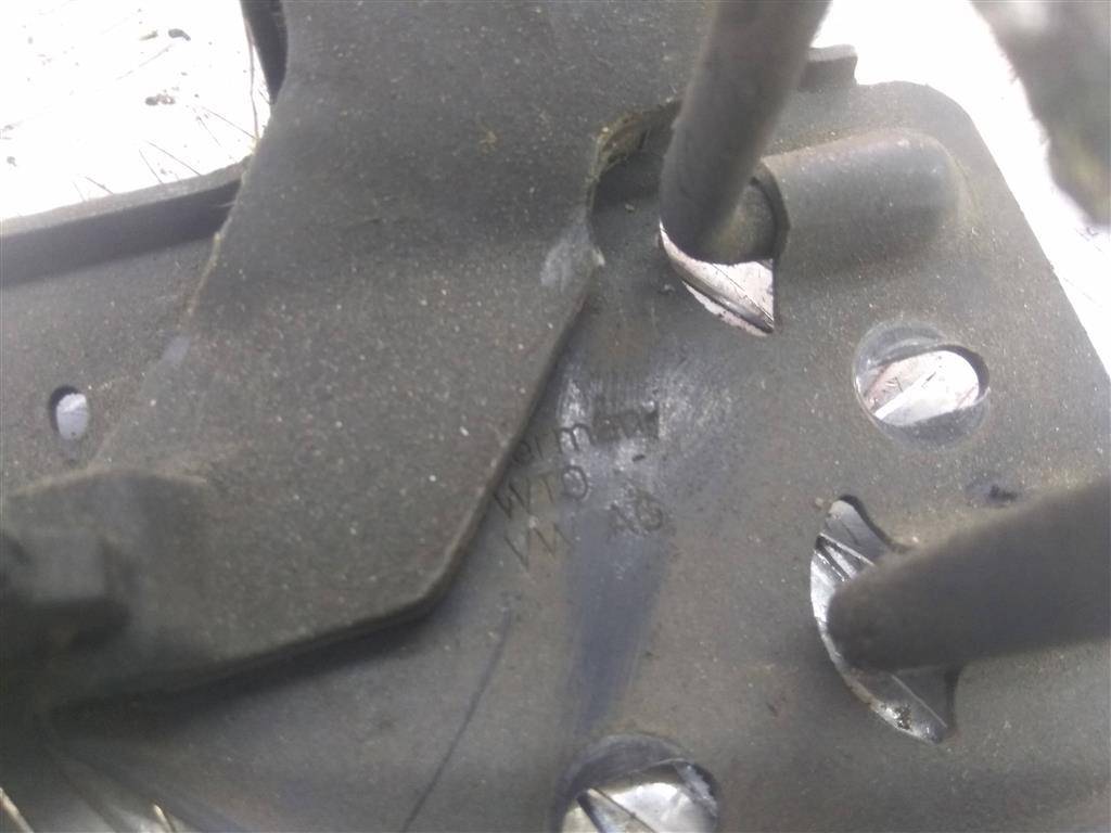 замок капота Volkswagen Transporter  7H0823480A, 980 рублей, Москва