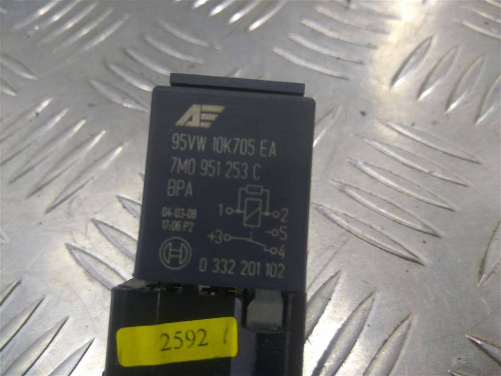 реле Volkswagen Transporter  7M0951253C, 750 рублей, Москва