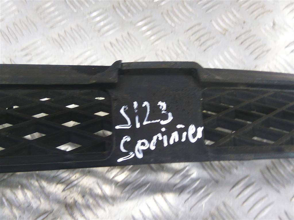 решетка бампера MERCEDES-BENZ Sprinter  A9068850053, 1320 рублей, Москва