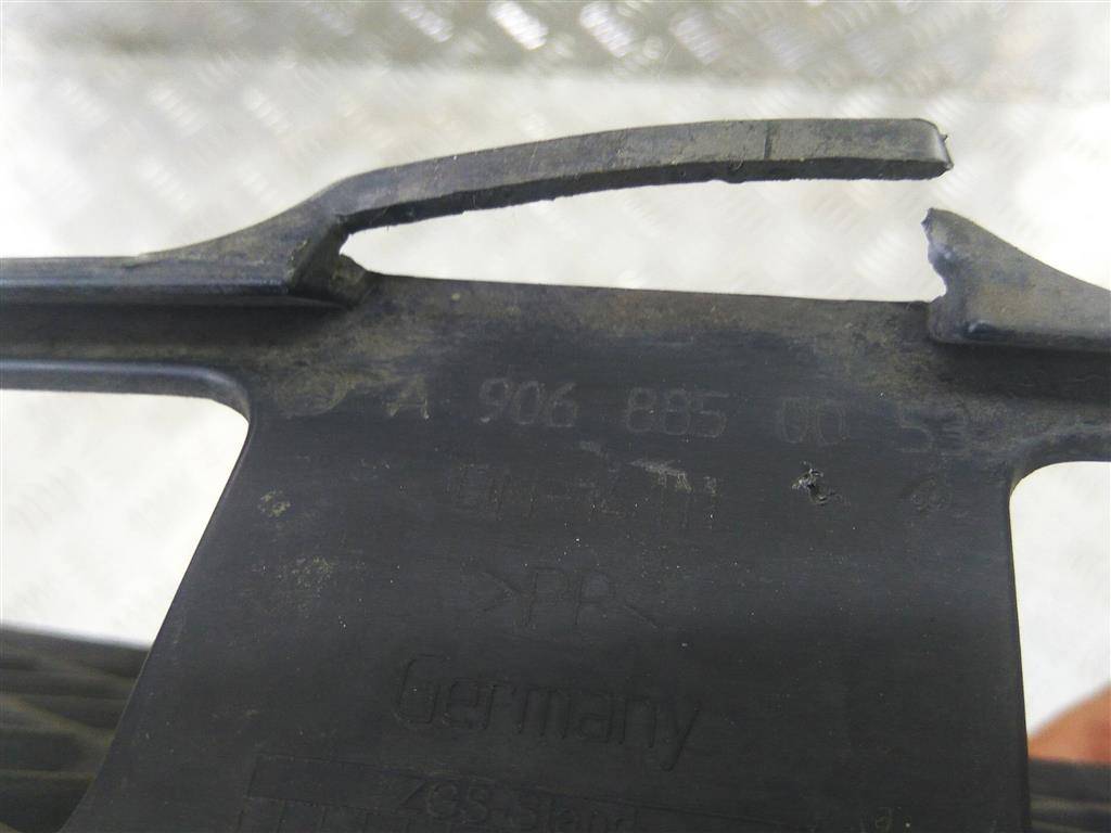 решетка бампера MERCEDES-BENZ Sprinter  A9068850053, 1320 рублей, Москва