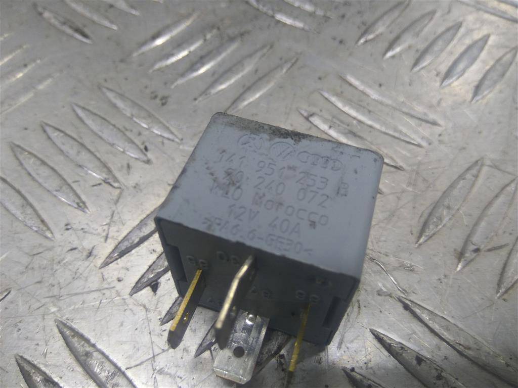 реле Volkswagen Transporter  141951253B, 750 рублей, Москва