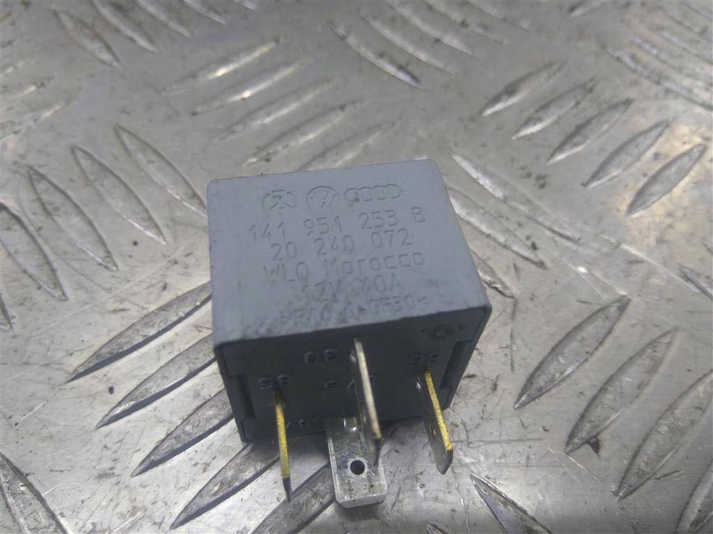 реле Volkswagen Transporter  141951253B, 750 рублей, Москва
