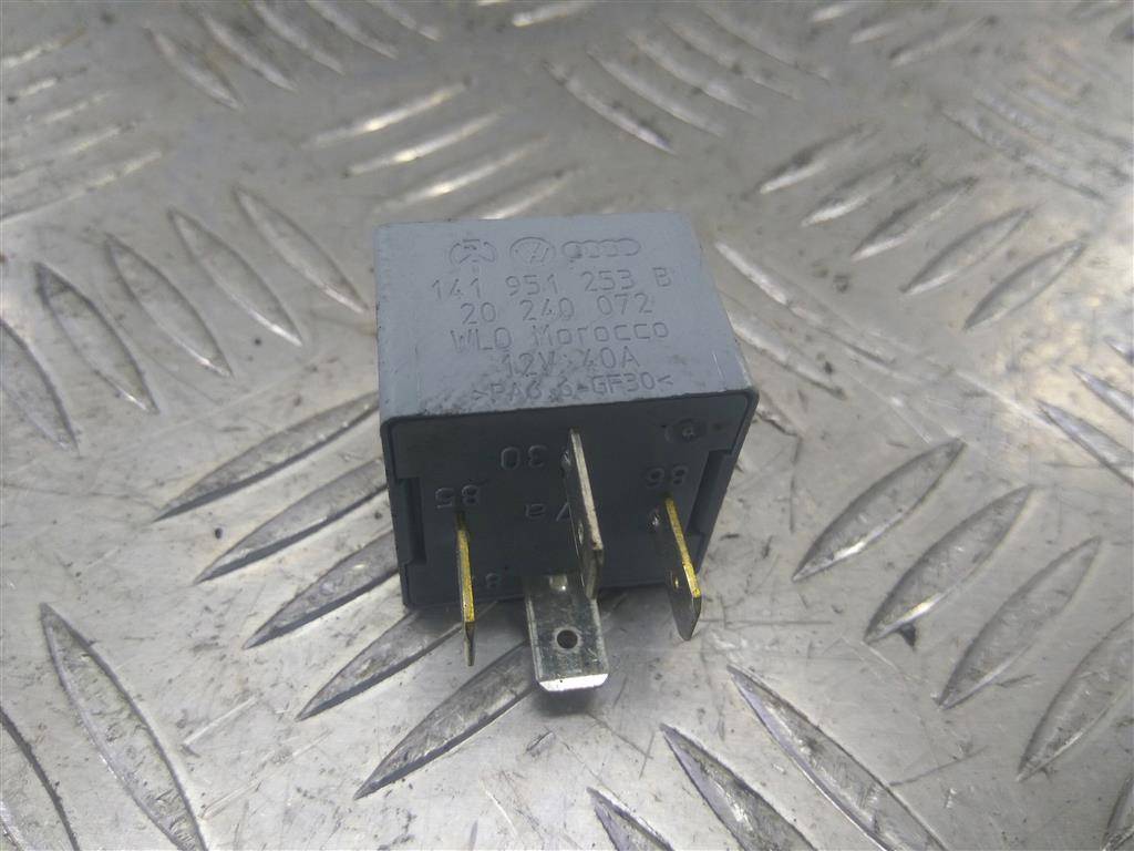 реле Volkswagen Transporter  141951253B, 750 рублей, Москва