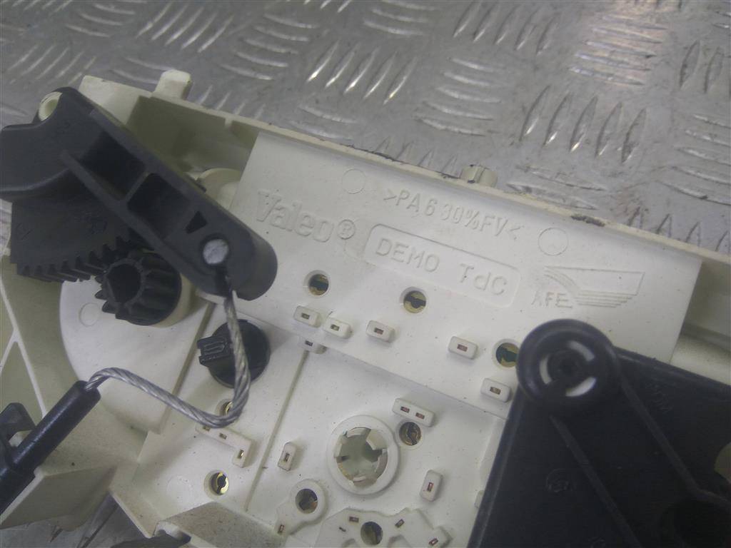 блок управления печкой Opel Vivaro  4408833, 1900 рублей, Москва