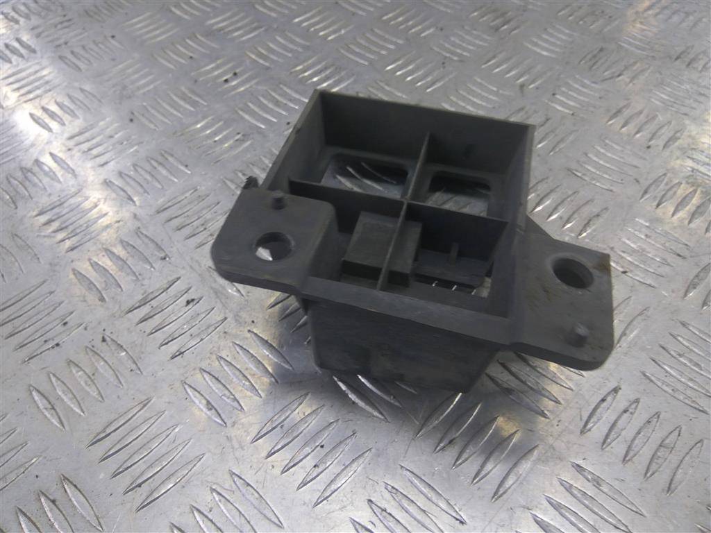 кронштейн бампера MERCEDES-BENZ Sprinter  A9068850263, 750 рублей, Москва