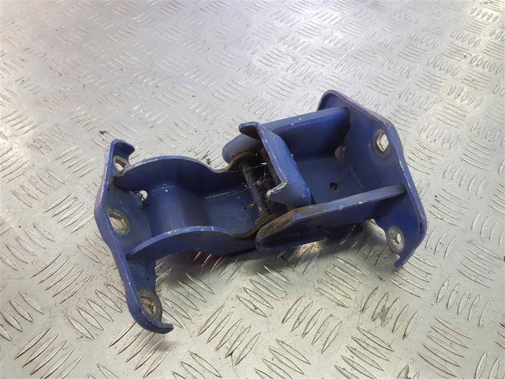 петля двери распашной Renault Trafic  8200527428, 1320 рублей, Москва