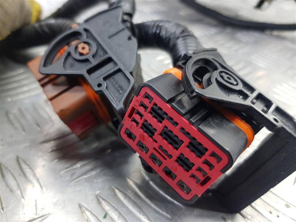 блок предохранителей FORD Transit  1824063, 12130 рублей, Москва