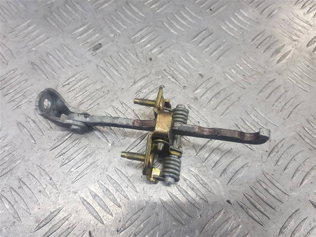 ограничитель двери Opel Vivaro  7700311823, 1550 рублей, Москва