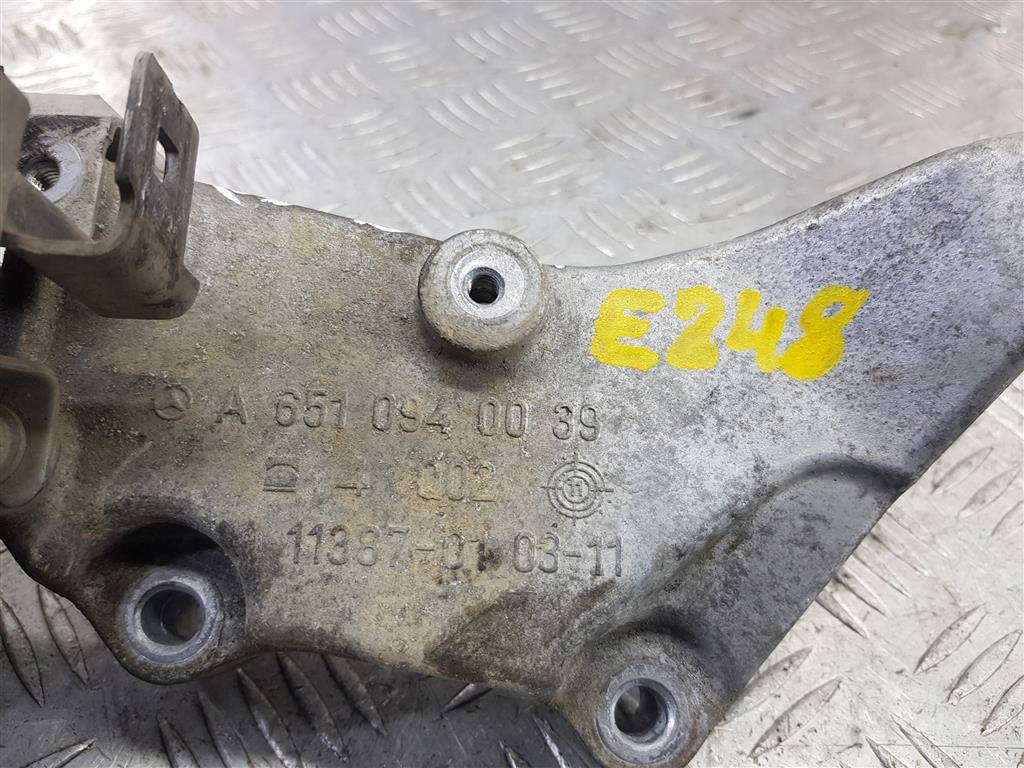 кронштейн коллектора MERCEDES-BENZ Vito  A6510940039, 750 рублей, Москва