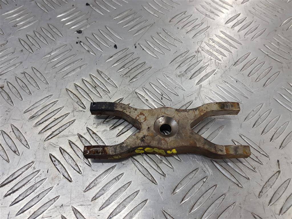 кронштейн форсунки топливной (зажим) FORD Transit  1673998, 2700 рублей, Москва