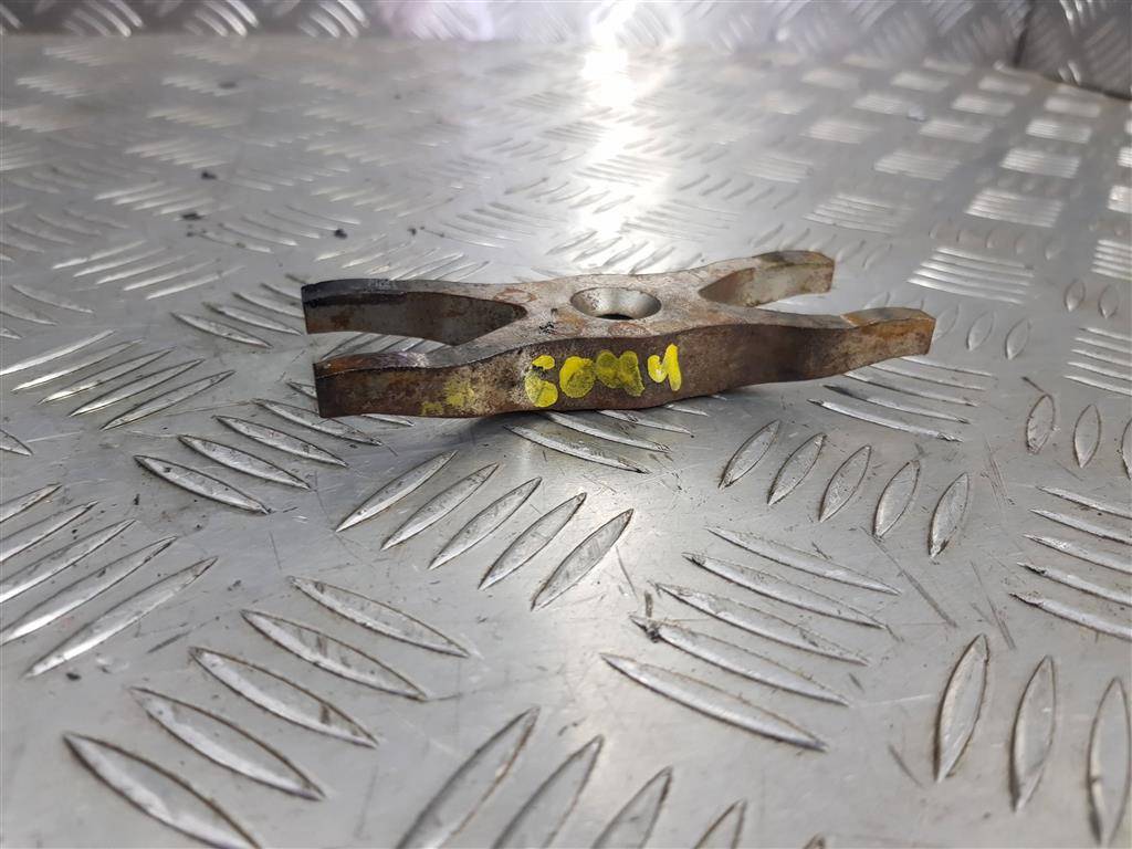 кронштейн форсунки топливной (зажим) FORD Transit  1673998, 2700 рублей, Москва