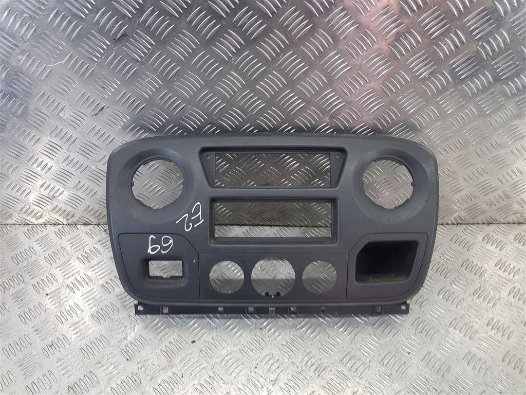 накладка торпедо Renault Master  682600025R, 1550 рублей, Москва