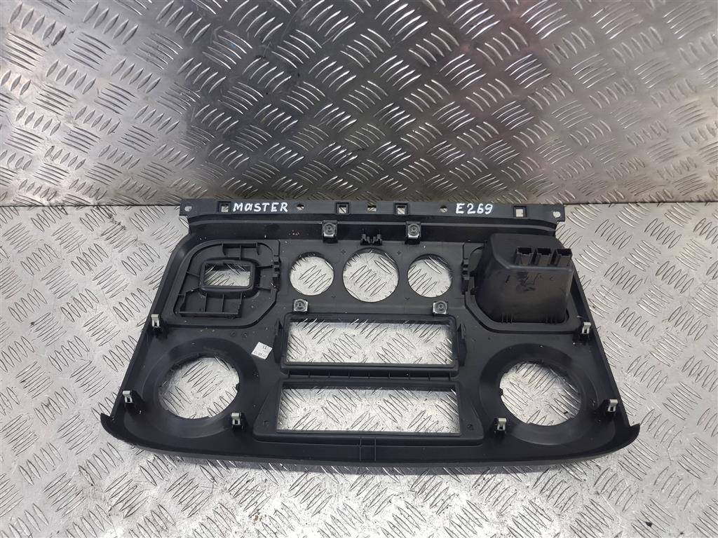 накладка торпедо Renault Master  682600025R, 1550 рублей, Москва