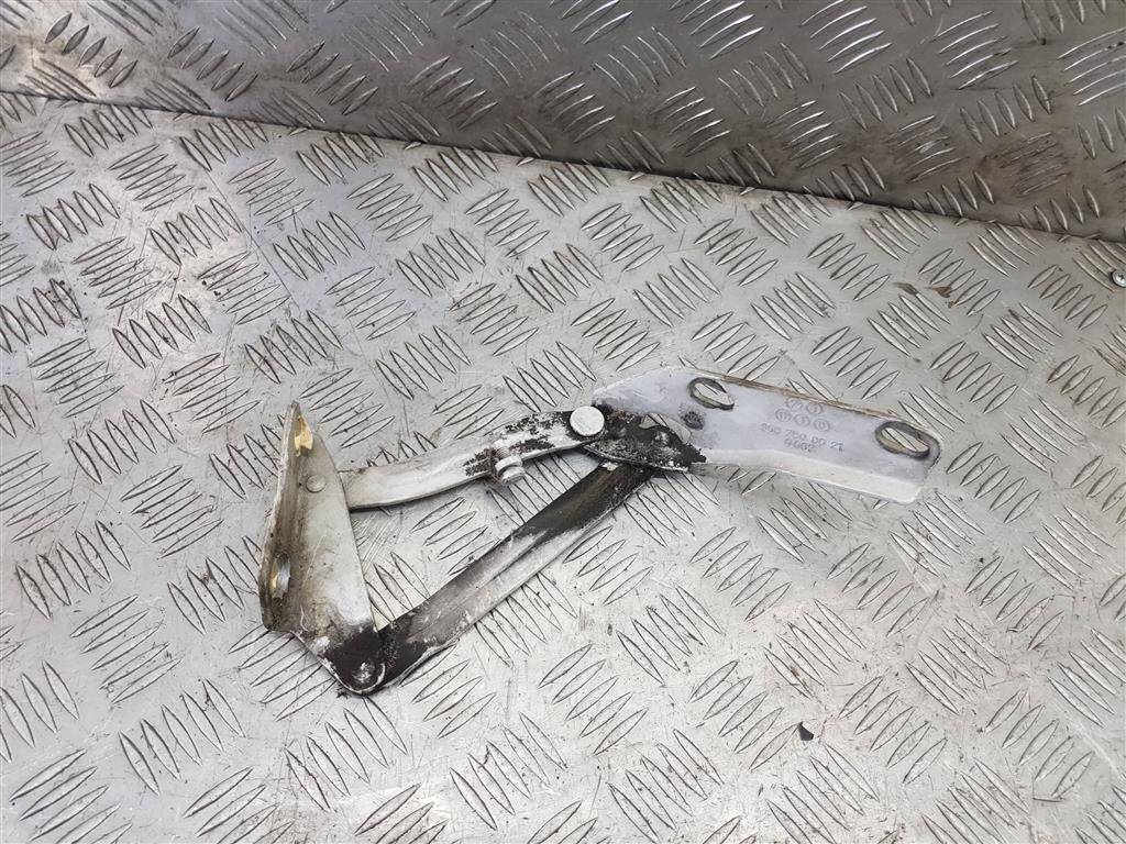 петля капота MERCEDES-BENZ Sprinter  A9067500021, 980 рублей, Москва