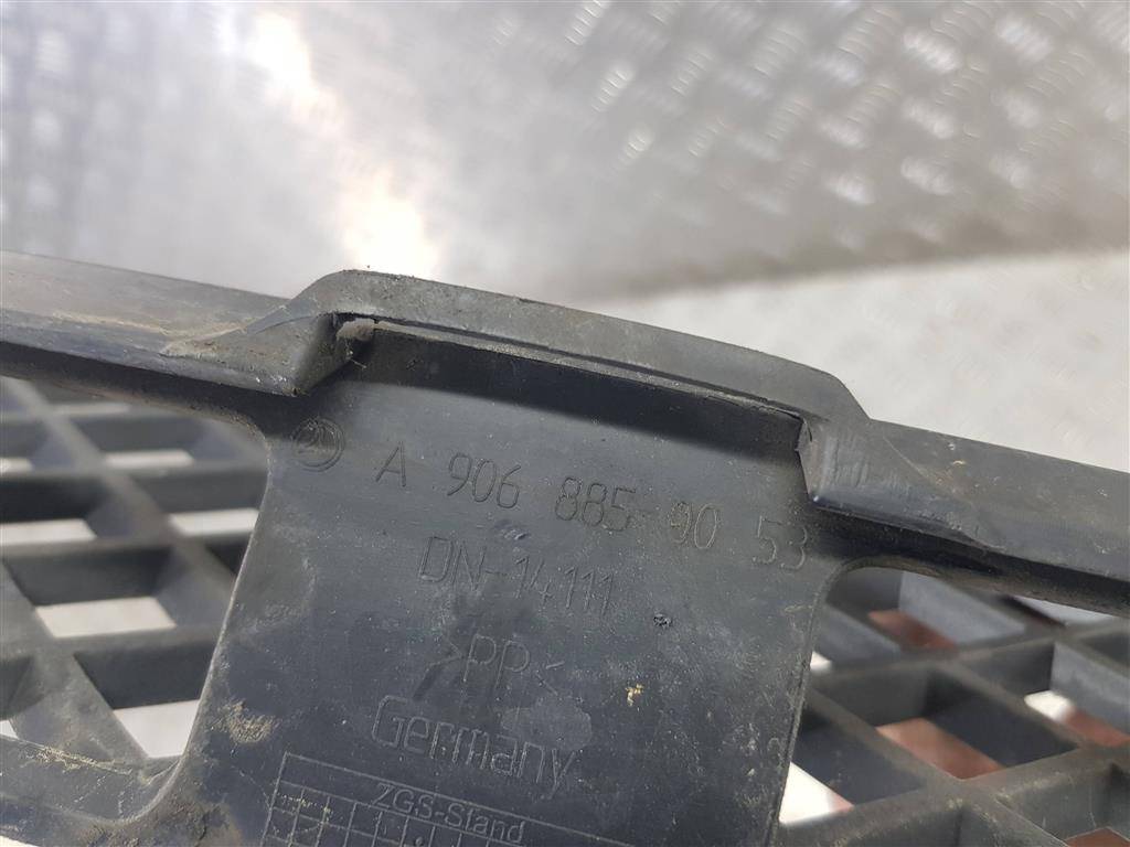 решетка бампера MERCEDES-BENZ Sprinter  A9068850053, 1320 рублей, Москва