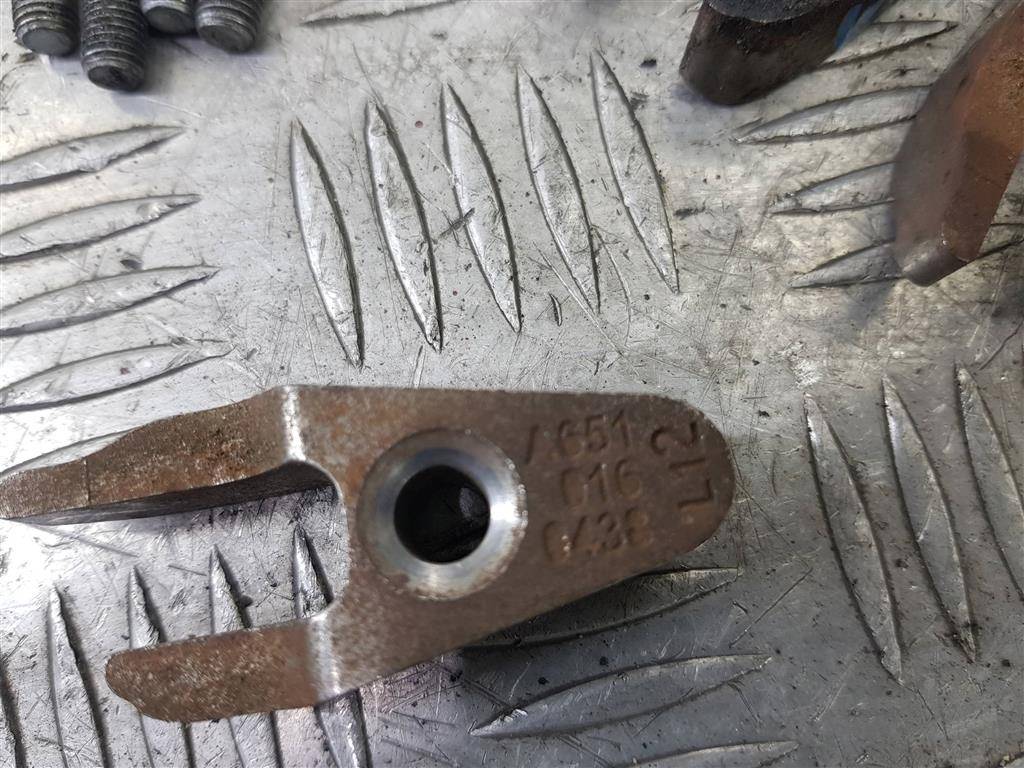 кронштейн форсунки топливной (зажим) MERCEDES-BENZ Vito  A6510160438, 750 рублей, Москва