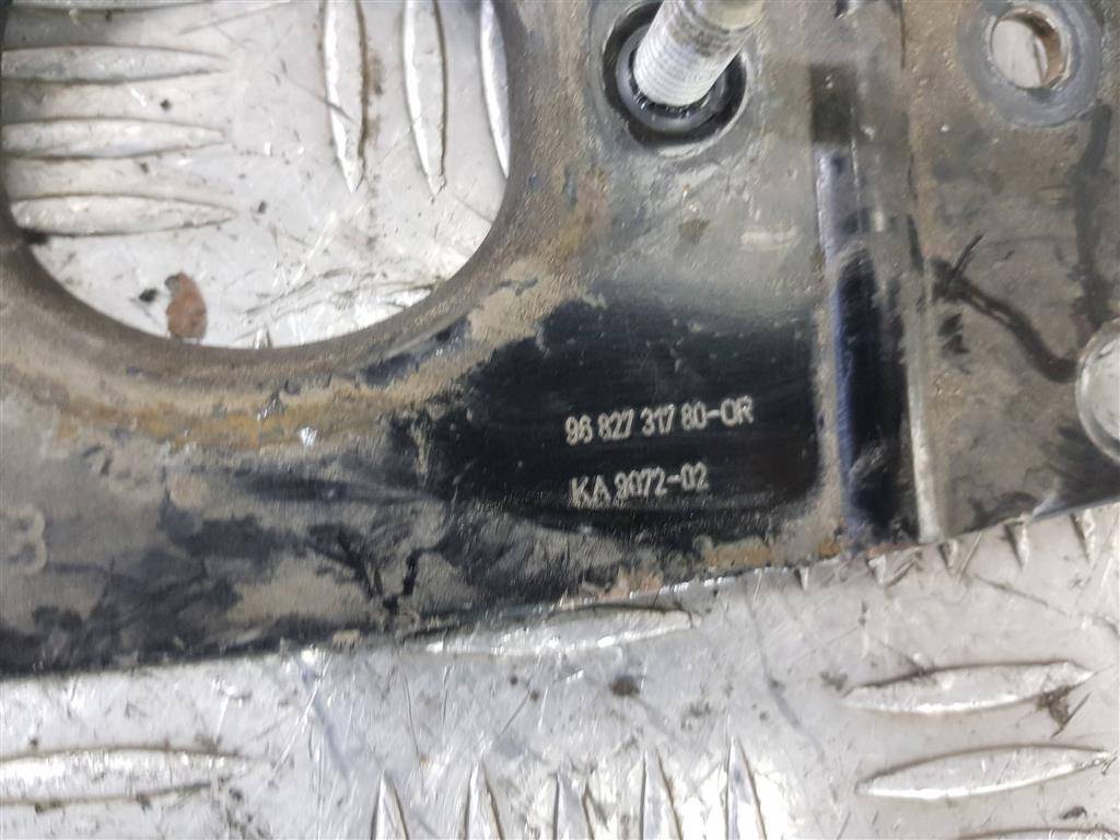 кронштейн двигателя (двс) Peugeot Partner  1813K0, 750 рублей, Москва