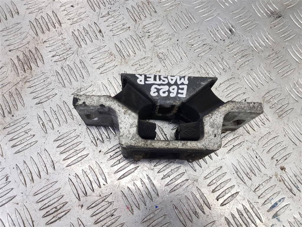 подушка двигателя (опора двс) Renault Master  8200676857, 2470 рублей, Москва