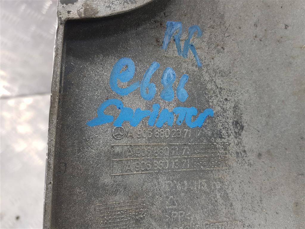 клык заднего бампера MERCEDES-BENZ Sprinter  A9068801171, 1320 рублей, Москва