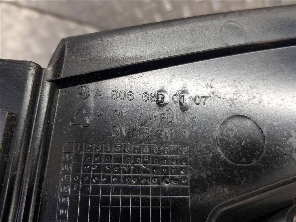 накладка торпедо MERCEDES-BENZ Sprinter  A9066890107, 980 рублей, Москва