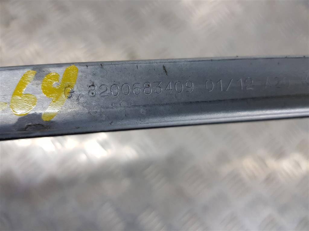 направляющая стекла двери Renault Master  8200683409, 1550 рублей, Москва