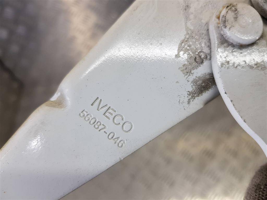 петля капота Iveco Daily  504058771, 630 рублей, Москва