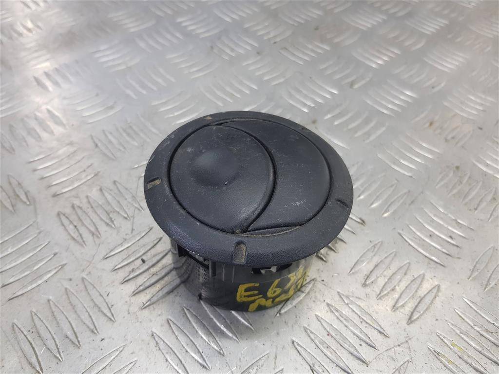 решетка воздуховода Renault Master  687606360R, 980 рублей, Москва