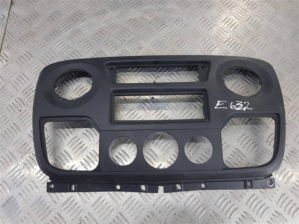 накладка торпедо Renault Master  682600025R, 1550 рублей, Москва