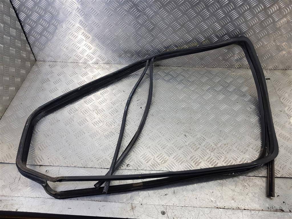 уплотнитель стекла FORD Transit  2042177, 5810 рублей, Москва