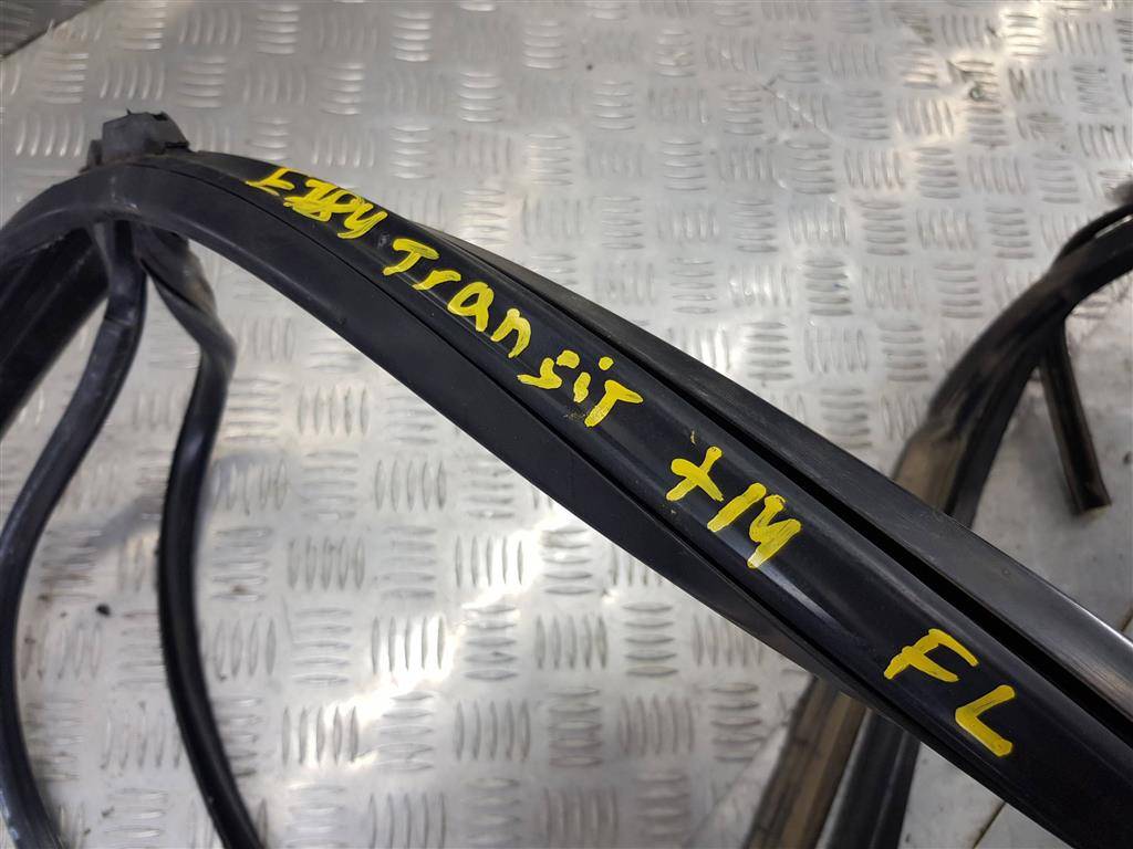 уплотнитель стекла FORD Transit  2042177, 5810 рублей, Москва