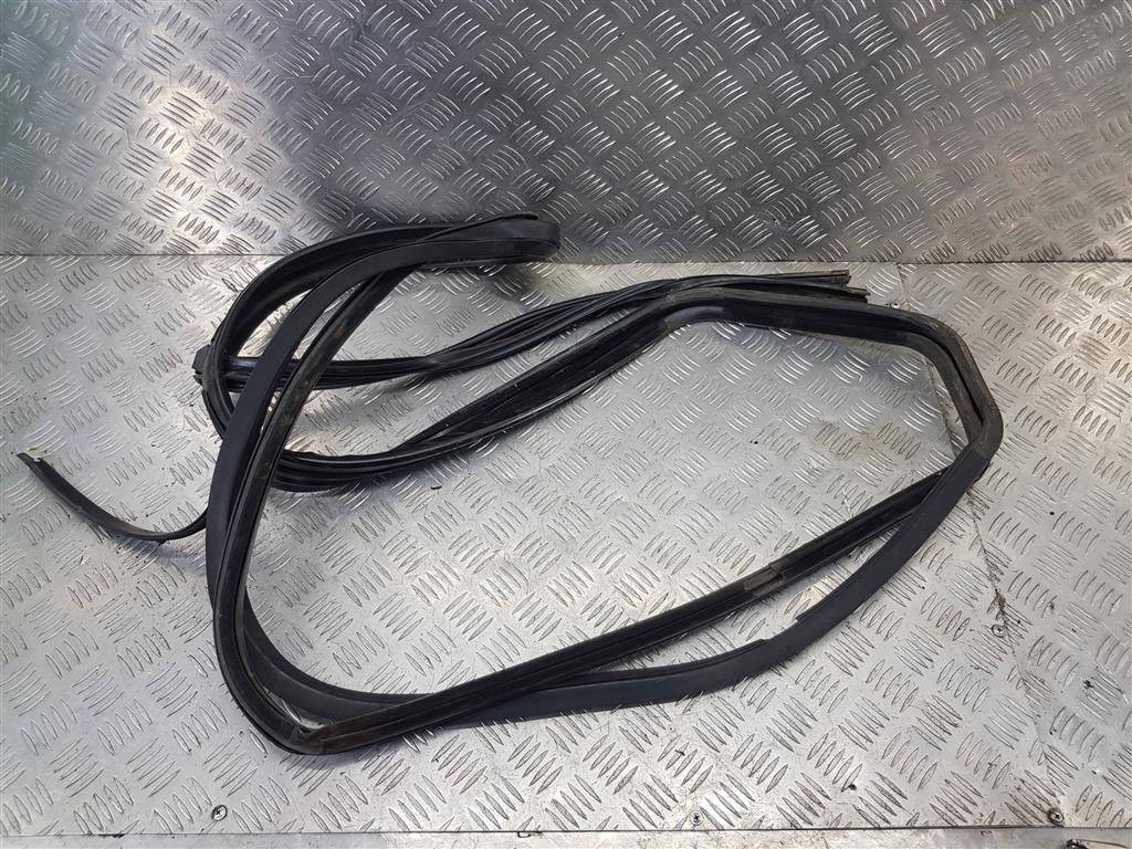 уплотнитель стекла FORD Transit  2042168, 3050 рублей, Москва