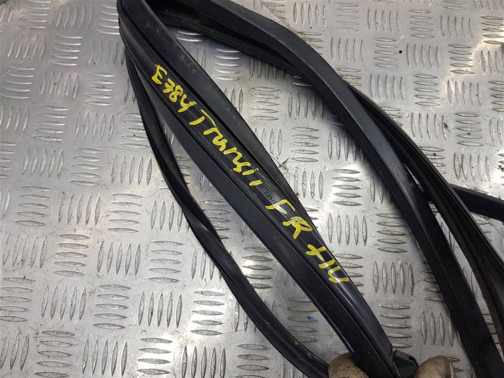 уплотнитель стекла FORD Transit  2042168, 3050 рублей, Москва